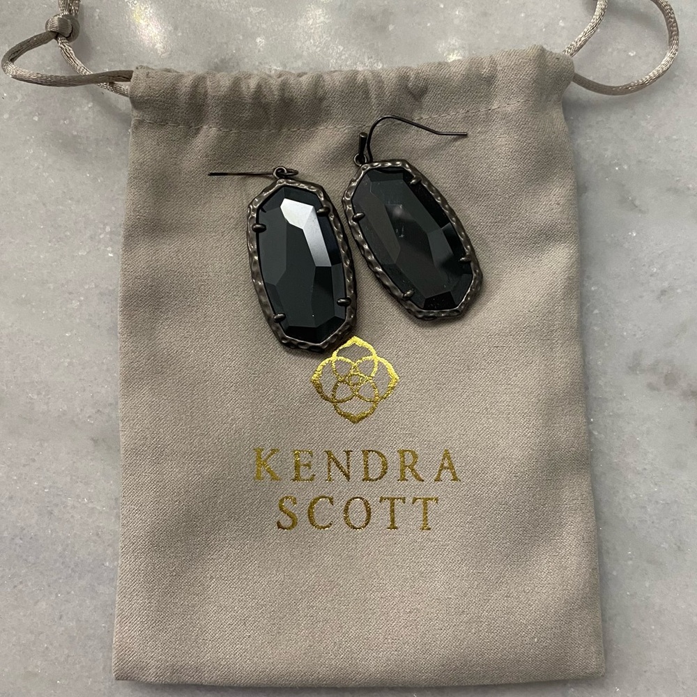 Kendra Scott large drop earrings in black quartz with dark metal!